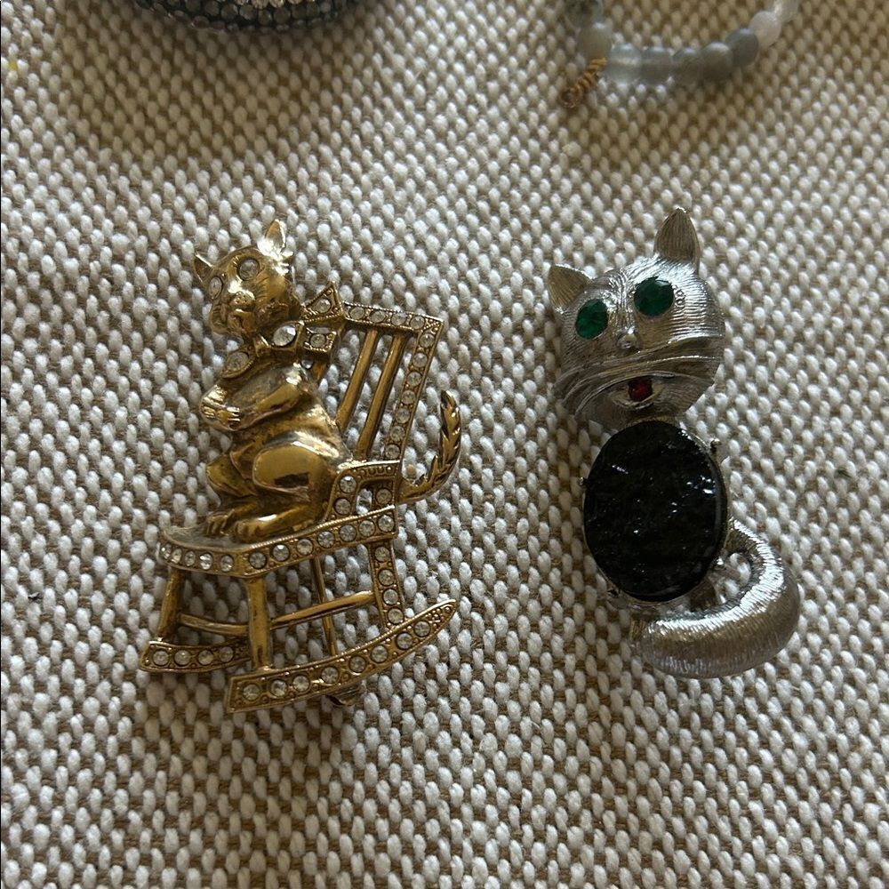 1928 BRAND CLEAR CRYSTALS CAT IN ROCKING CHAIR GOLD TONE